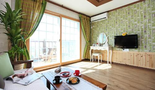 Room #1258290803