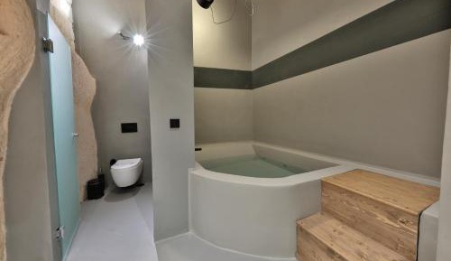 Queen Room with Spa Bath