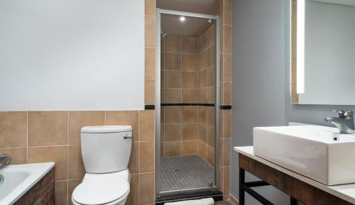 Larger Guest room, 1 King