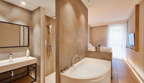 Double Room with Spa Bath