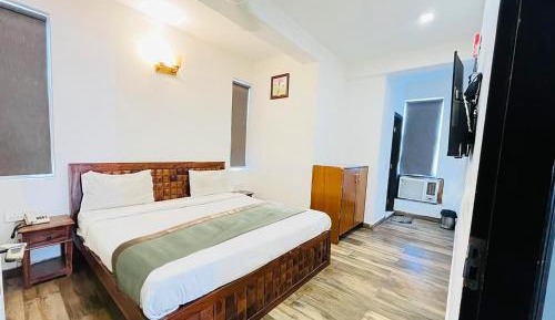 Deluxe Double Room (2 Adults + 1 Child)