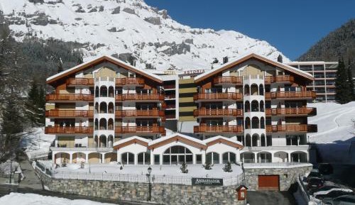 Apartment with Mountain View