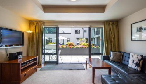 Two-Bedroom Apartment with Courtyard