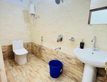 Deluxe Double Room (2 Adults + 1 Child)