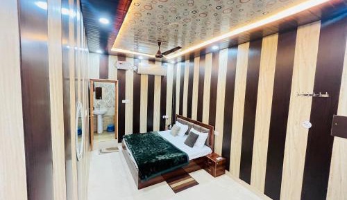 Deluxe Double Room (2 Adults + 1 Child)