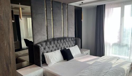 One-Bedroom Apartment with Balcony