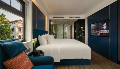 Suite with Lake View