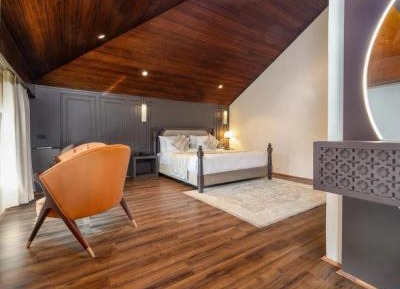 Deluxe Queen Room