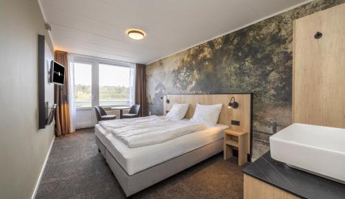 Small Room with Balcony