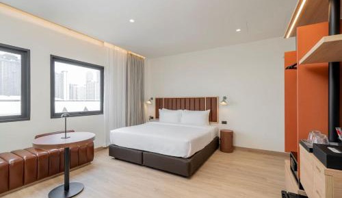 Deluxe King Room