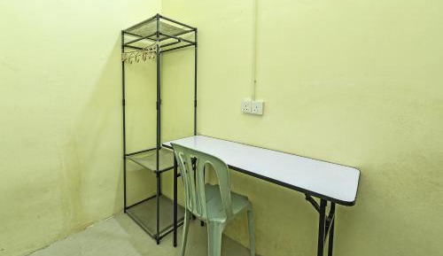 Single Bed in Mixed Dormitory Room