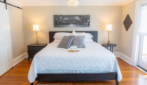 Full Size Guest Room