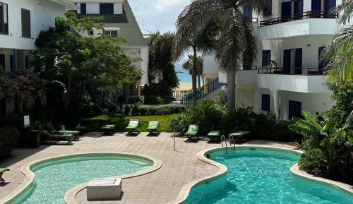 Apartment with Pool View 