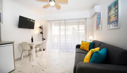 Studio with Sofa Bed