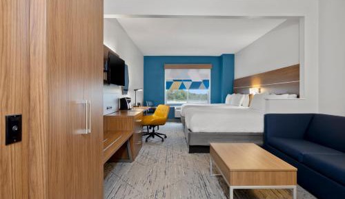 Queen Suite with Two Queen Beds and Sofa Bed