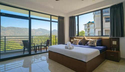 Apartment with Mountain View