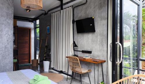 Deluxe Double Room with Side Sea View