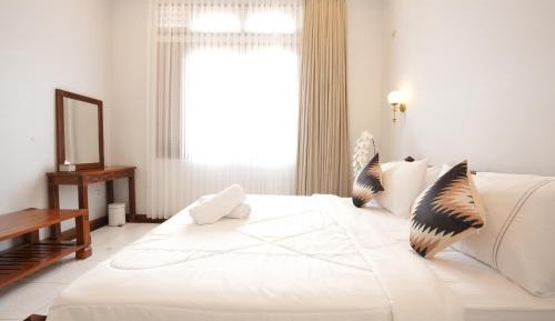 Standard Double Room with Shared Bathroom