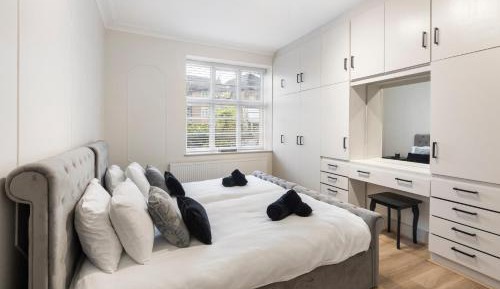 One-Bedroom Deluxe Apartment