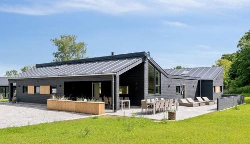 Seven-Bedroom Holiday Home