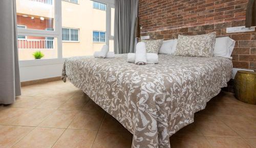 One-Bedroom Apartment with Balcony