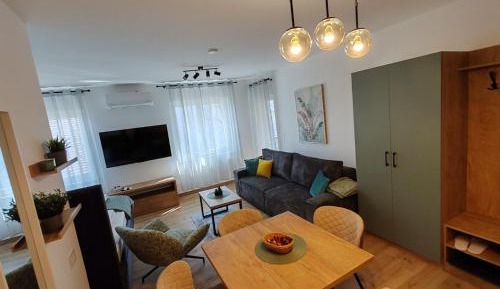 Deluxe Studio