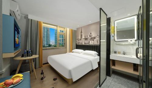 Deluxe Queen Room