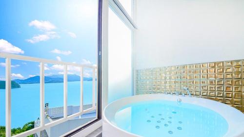 Double Room With Sea View 6