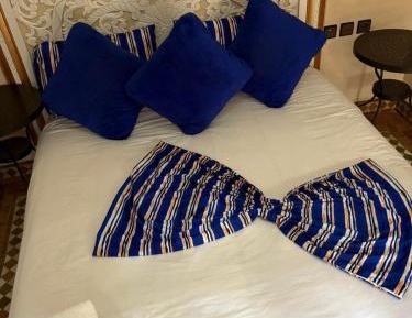 Deluxe Room (2 Adults + 1 Child)