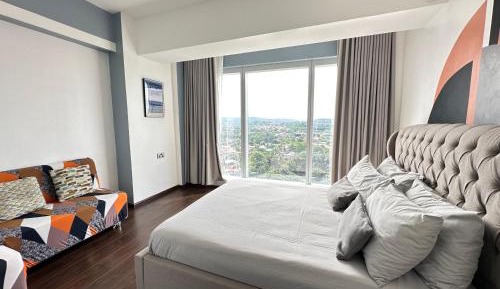 Apartment with Mountain View