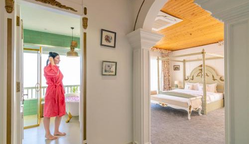 Deluxe King Suite