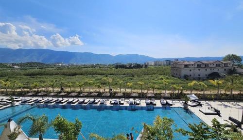 Apartment with Pool View 
