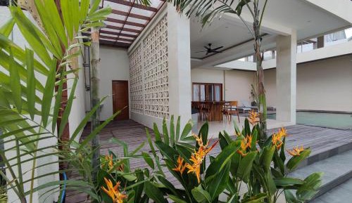 Deluxe Room Swimming Pool Access