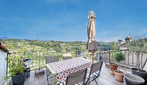 Villa with Garden View