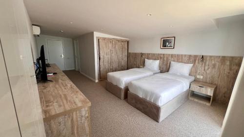 Twin Room with Pool View