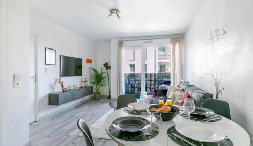 One-Bedroom Apartment with Terrace