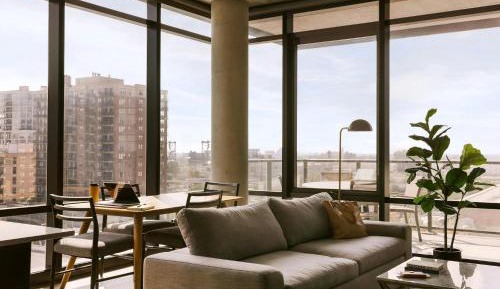 One-Bedroom Superior Apartment with Queen and Sofa Bed and City View