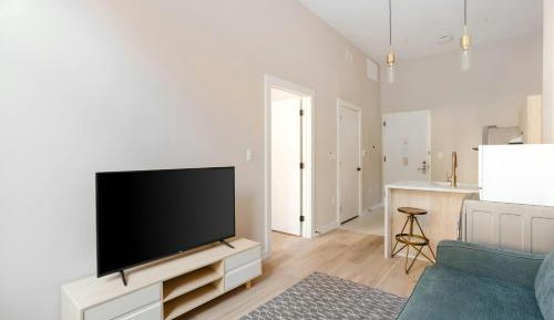 One-Bedroom Apartment with Queen and Sofa Bed - Mobility Accessible with Transfer Shower