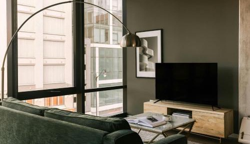 Studio Apartment with Queen and Sofa Bed