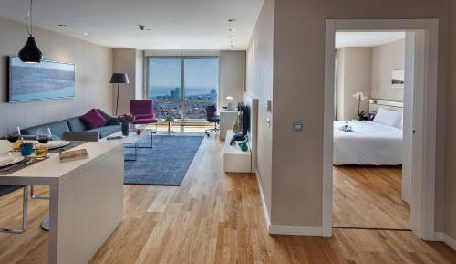 Deluxe One-Bedroom Apartment with Sea View