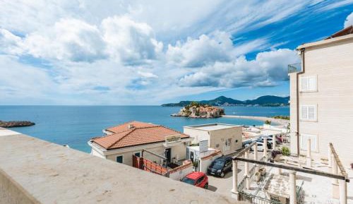 Three-Bedroom Apartment with Sea View