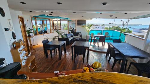 Deluxe Double Room with Side Sea View