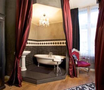 Double Room with Shared Toilet