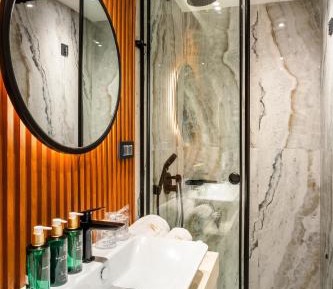 Deluxe Double Room with Side Sea View