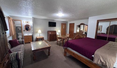 Deluxe King Suite