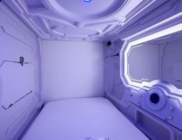 Single Bed in Male Dormitory Room with Shared Bathroom
