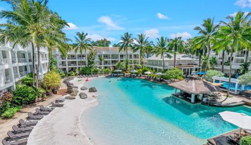 Poolview One Bedroom apartment with private rooftop spa