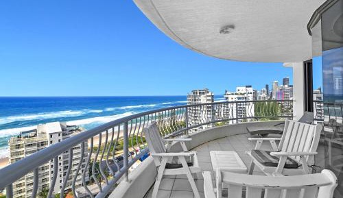 Three-Bedroom Apartment with Balcony