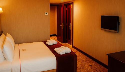 Deluxe Double Room with Extra Bed