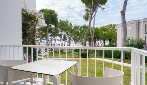 One-Bedroom Apartment with Side Sea View 